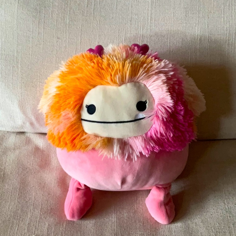 Squish mallow great condition new without tags to inch